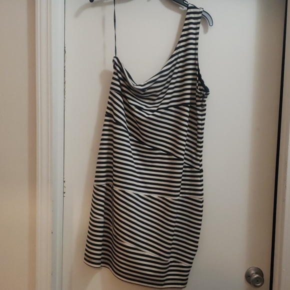 Dress - Picture 1 of 2